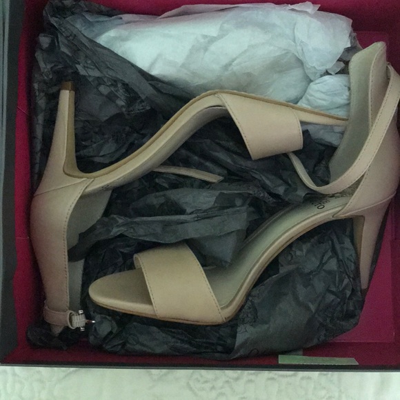 Vince Camuto nude heels - Picture 3 of 6